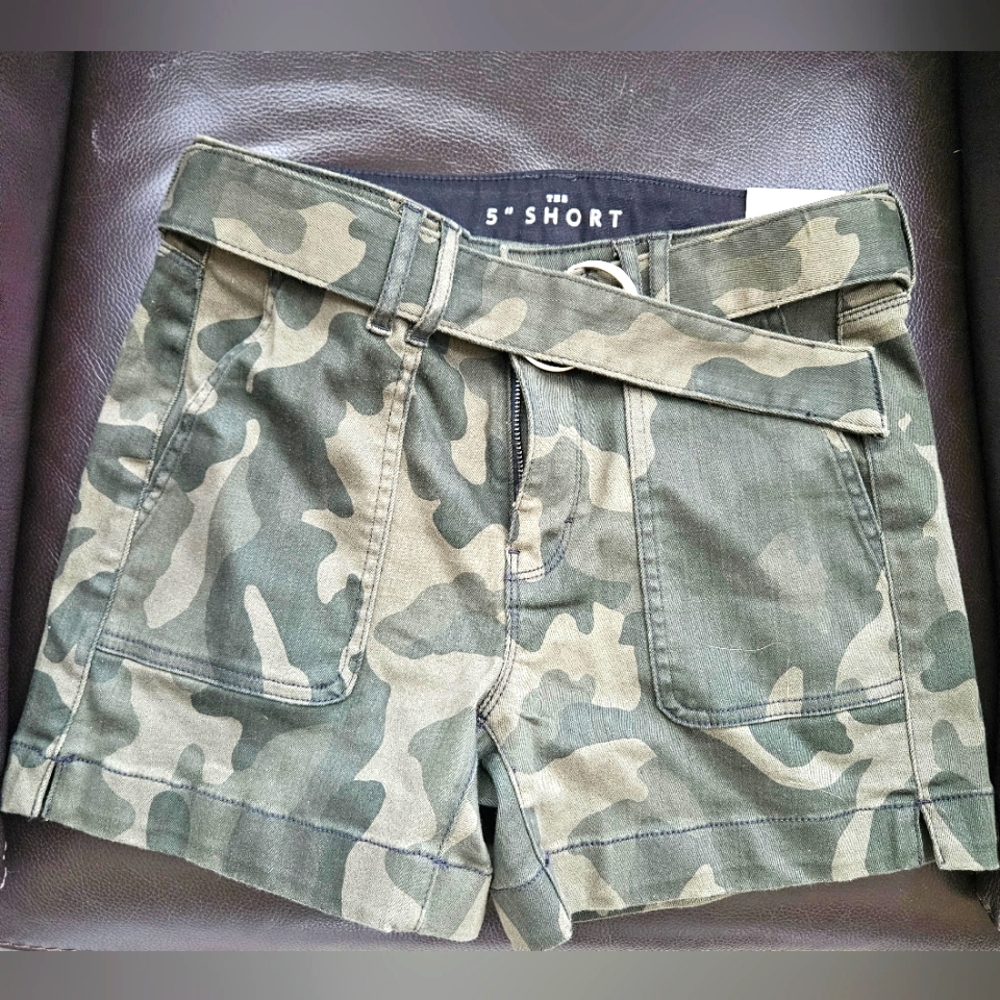 NWT.  WHBM 5 "  CAMO Print Denim SHORTS